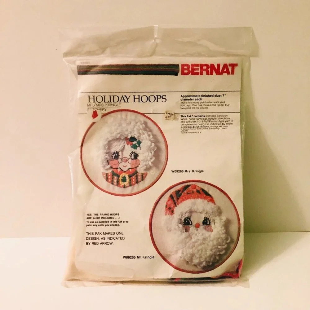 Vtg 1979 Bernat Holiday Hoops Christmas Stitchery Kit Mr Mrs Kringle Santa